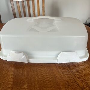 Rectangular portable cake caddy